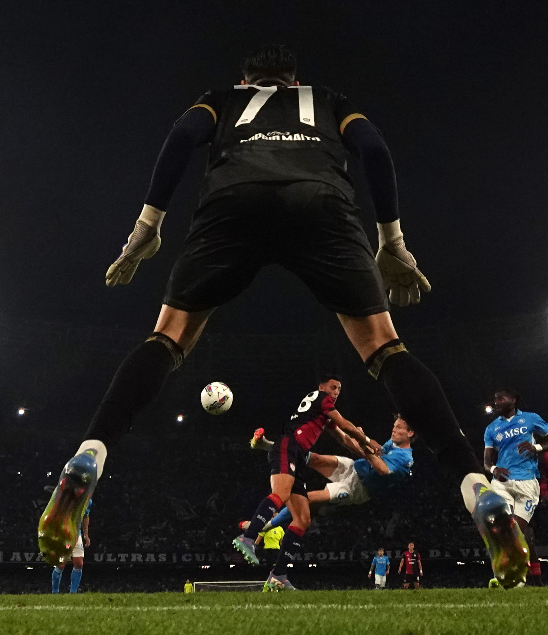 关于那不勒斯队员高效配合,大比分获胜的信息 关于那不勒斯队员高效配合,大比分获胜的信息