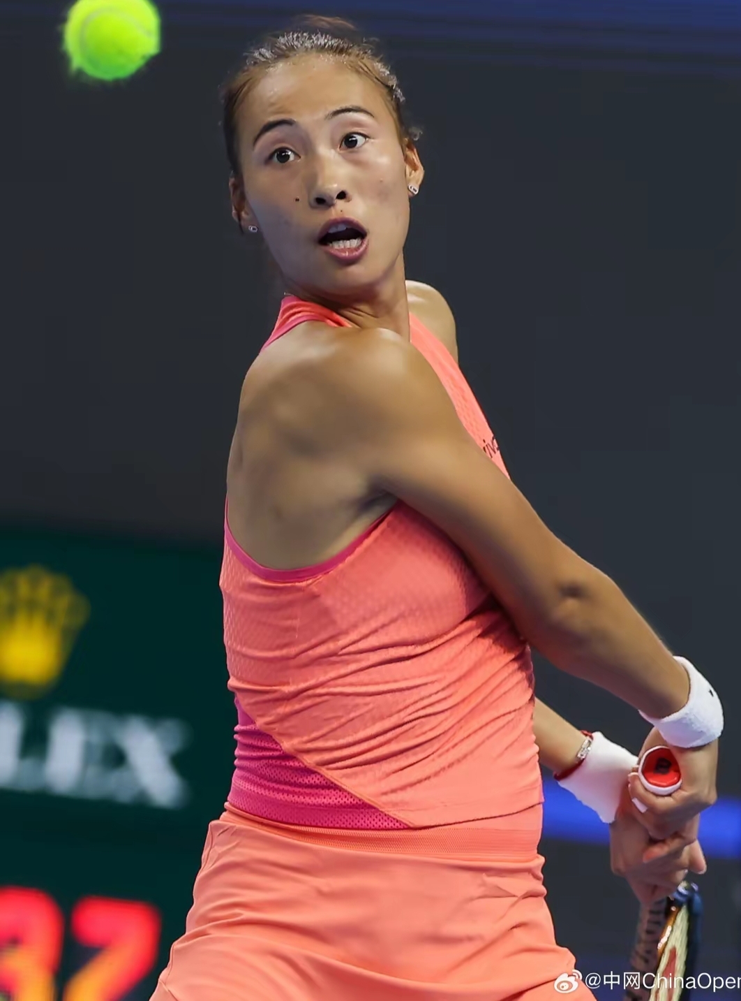 女选手在高级赛事中展现实力 女选手在高级赛事中展现实力