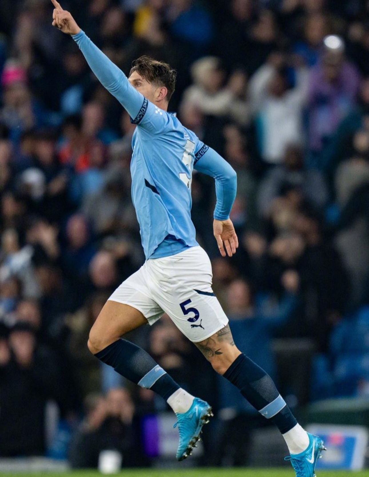 曼城在英超联赛取胜,保持领先优势 曼城在英超联赛取胜,保持领先优势