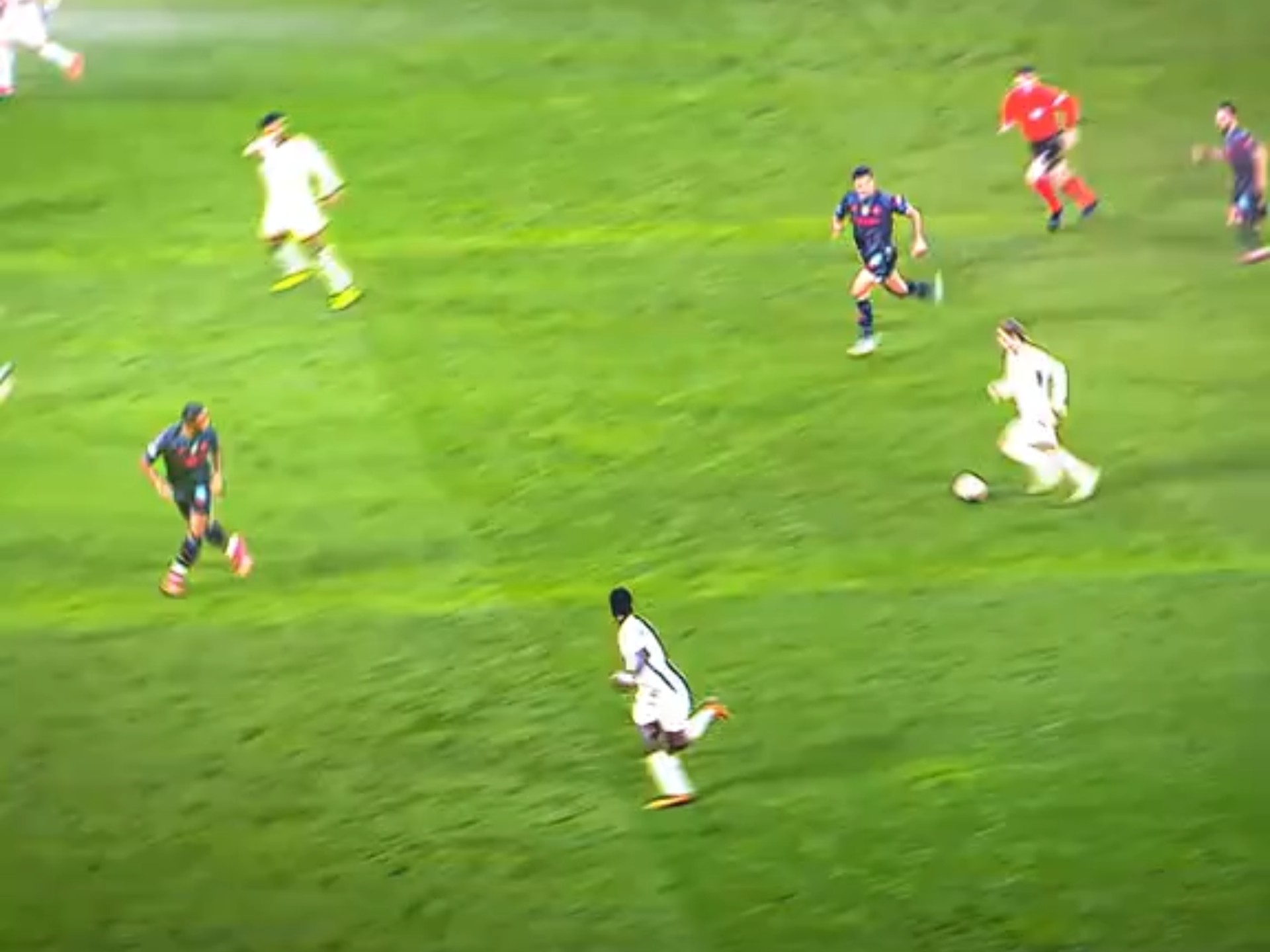 惊心动魄，足球场上燃烧的激情