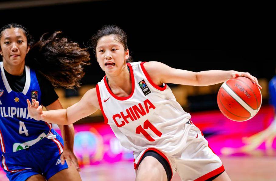 澳大利亚女篮队凭借超强实力，横扫对手