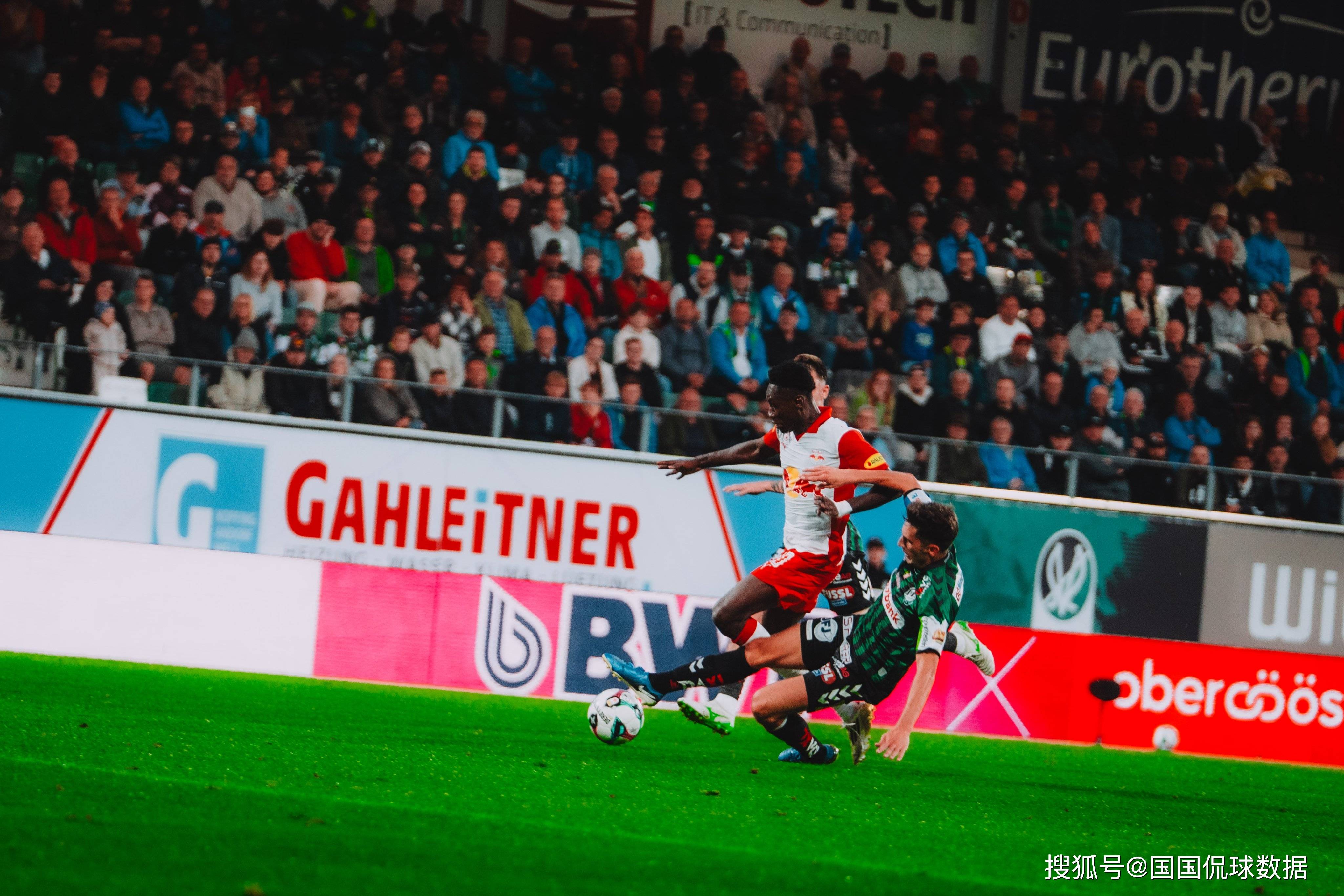 包含萨尔茨堡足球俱乐部凭借团队合作战胜对手的词条 包含萨尔茨堡足球俱乐部凭借团队合作战胜对手的词条