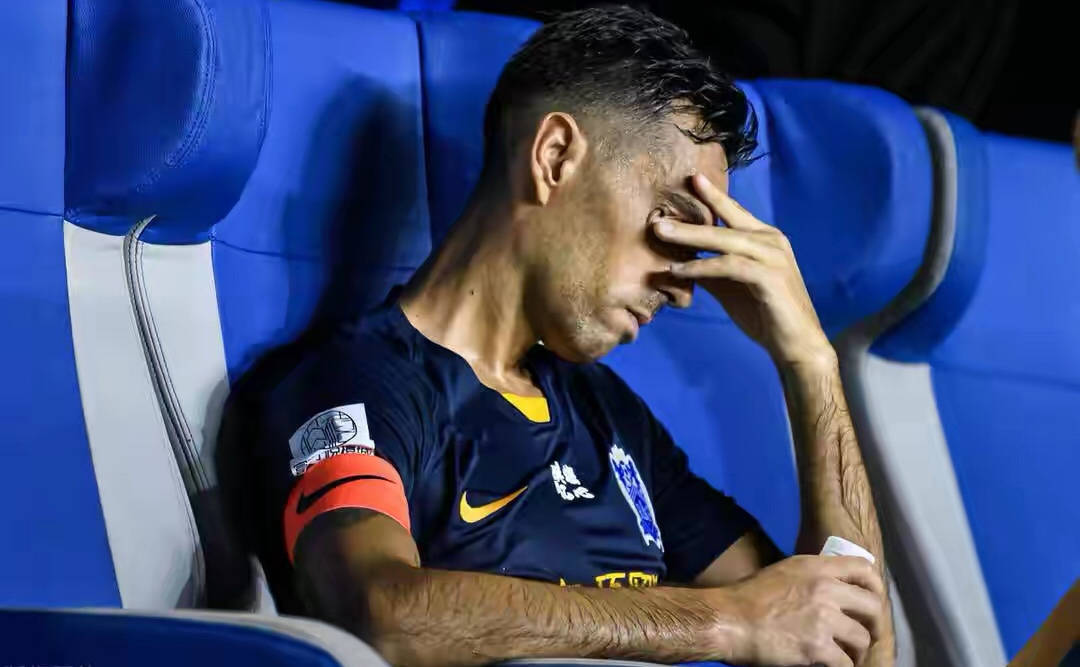 关于富力主场遭惨败，球员表现不佳的信息