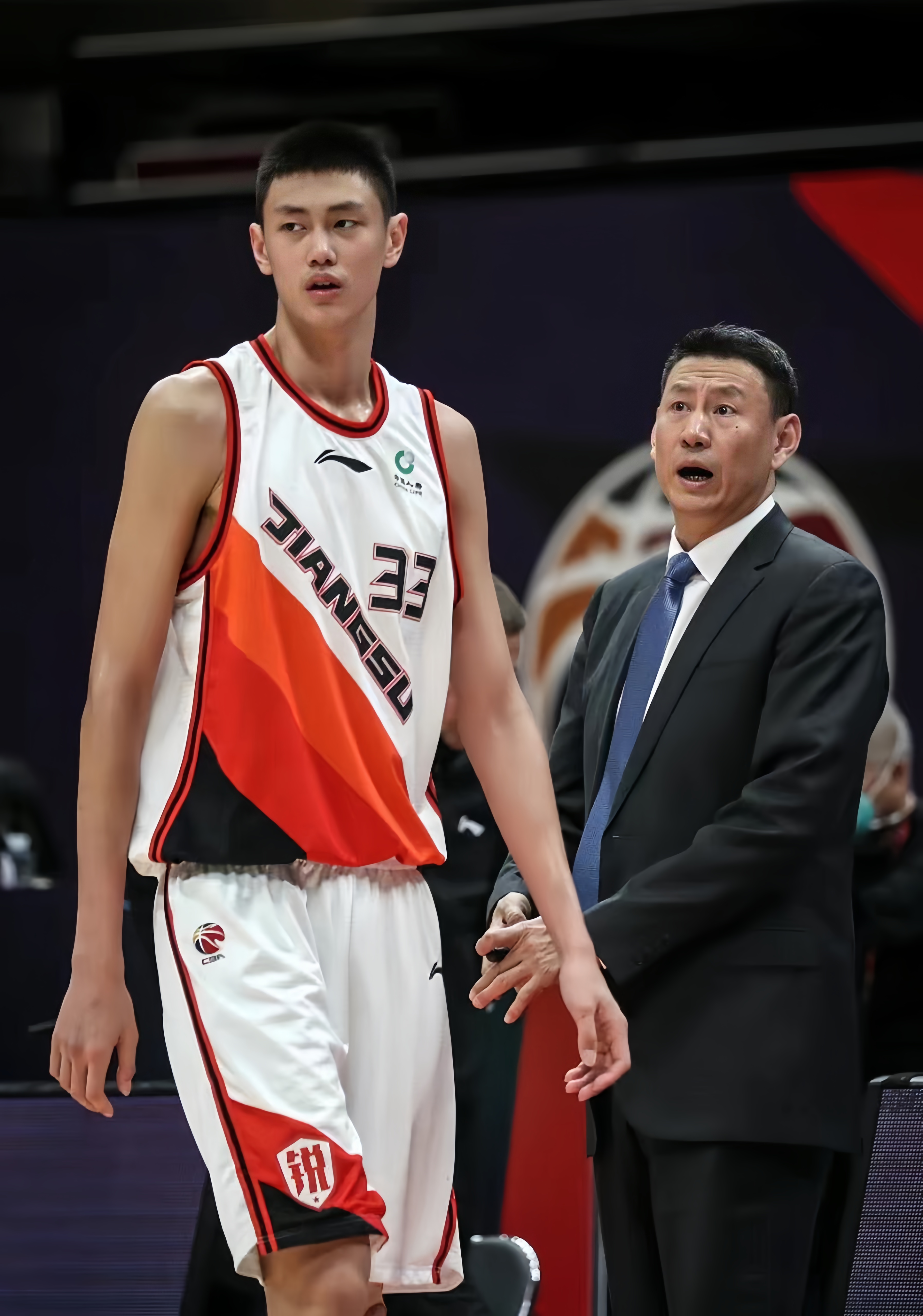 关于广州队险胜湖人,王哲林惊艳四座的信息 关于广州队险胜湖人,王哲林惊艳四座的信息