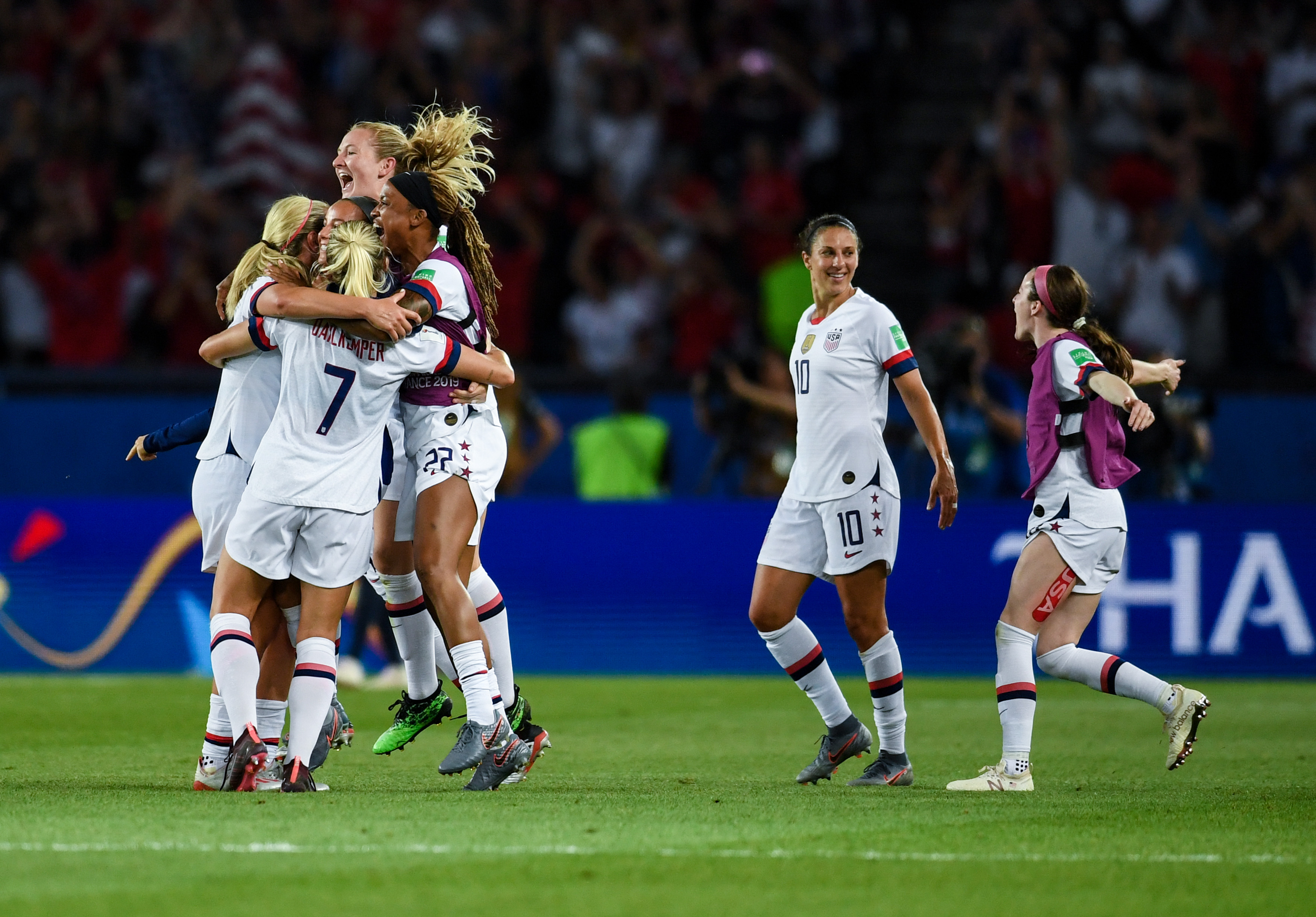 韩国队逆转法国队,黄鸭组合惊艳四座 韩国队逆转法国队,黄鸭组合惊艳四座