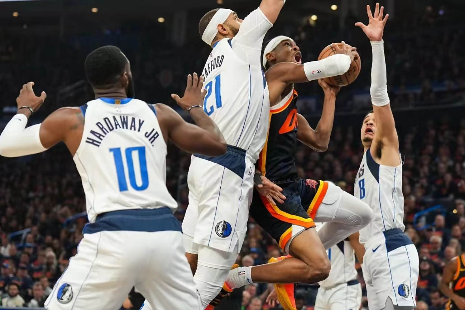 广州队轻取新疆队,东契奇带队取胜 广州队轻取新疆队,东契奇带队取胜