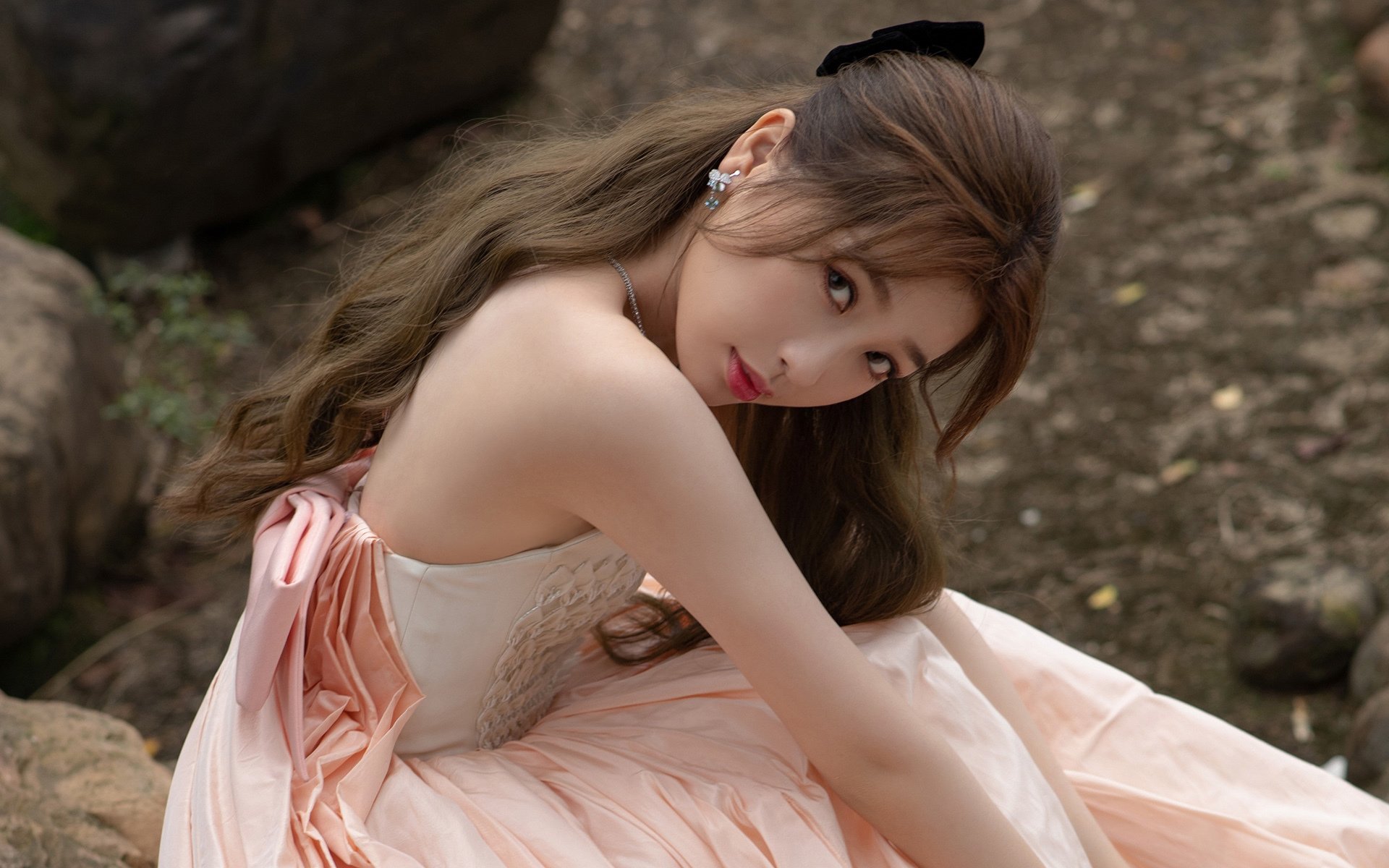 引擎咆哮与篮球入网,F1新赛季燃启,深圳烈豹粉碎太阳的双线战歌