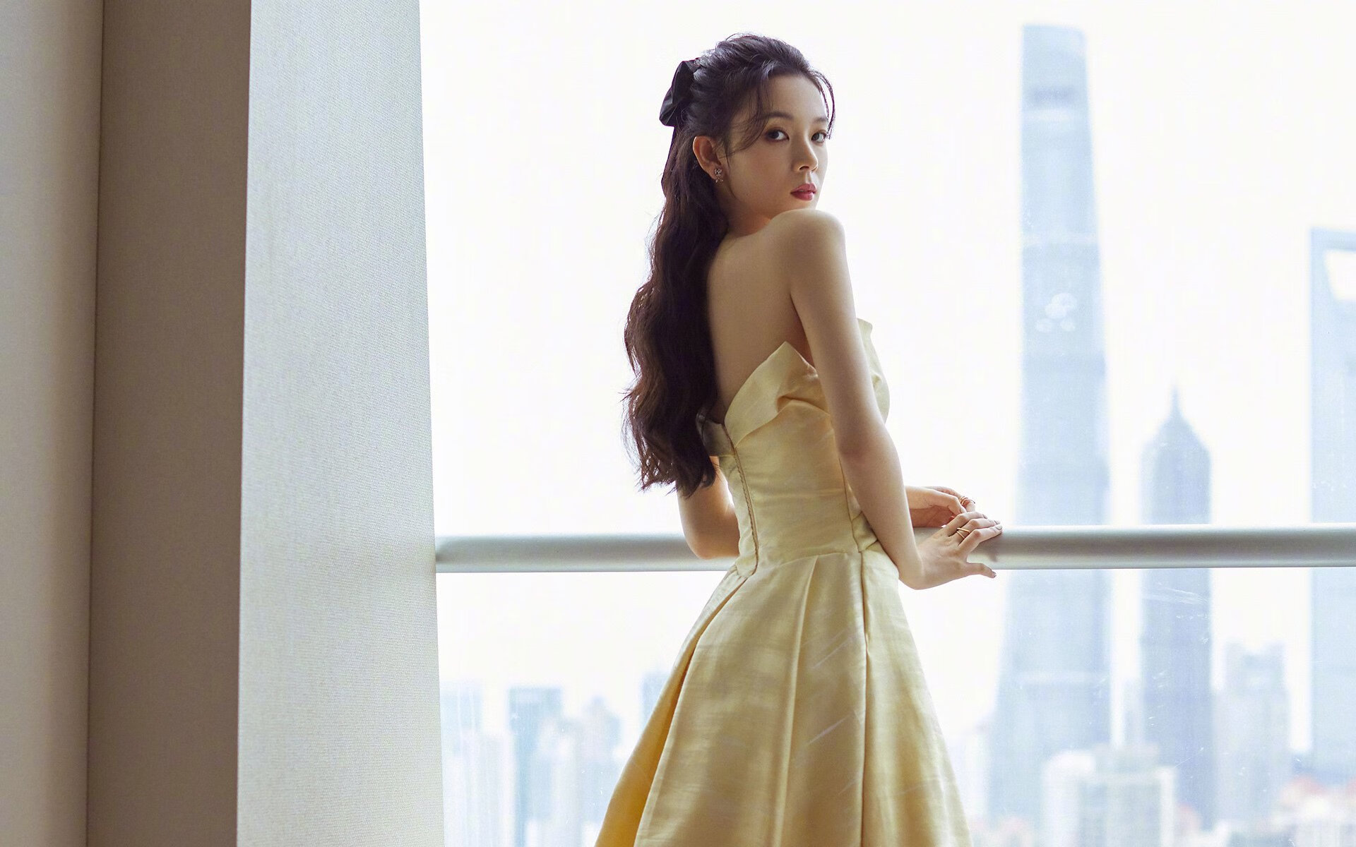 赛道与绿茵场的绝对统治,当比利时碾过切尔西,蒂亚戈在F1加冕时刻接管比赛