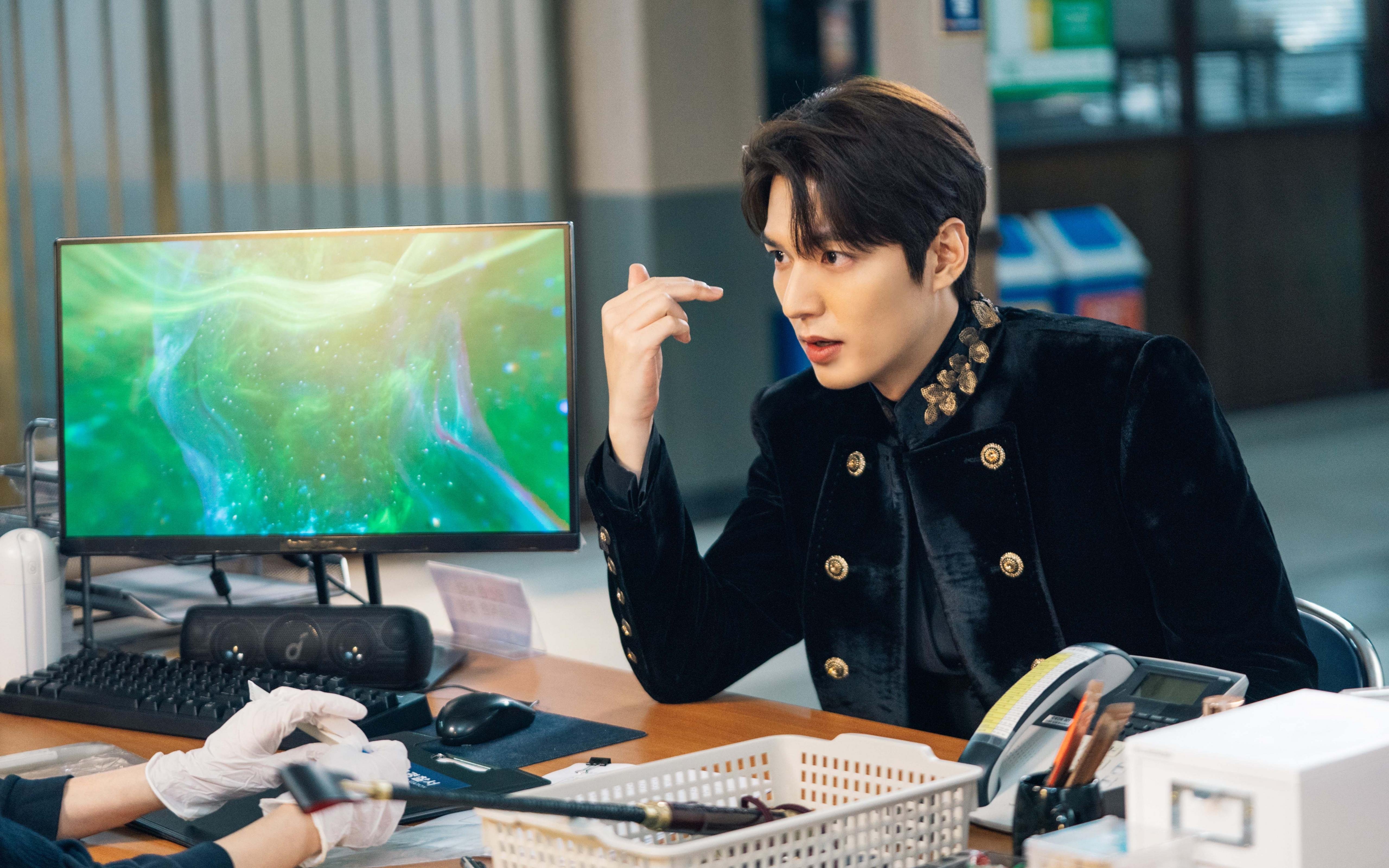 北欧冰刃破非洲烈焰，芬兰硬仗取胜加纳，伊萨克证舞台越大越强定律